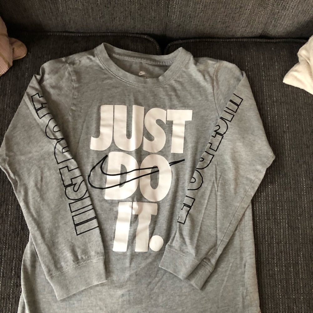 Nike Kids Long Sleeved Tees sz 7